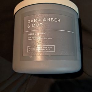 Dark amber and oud candle by bath and body works